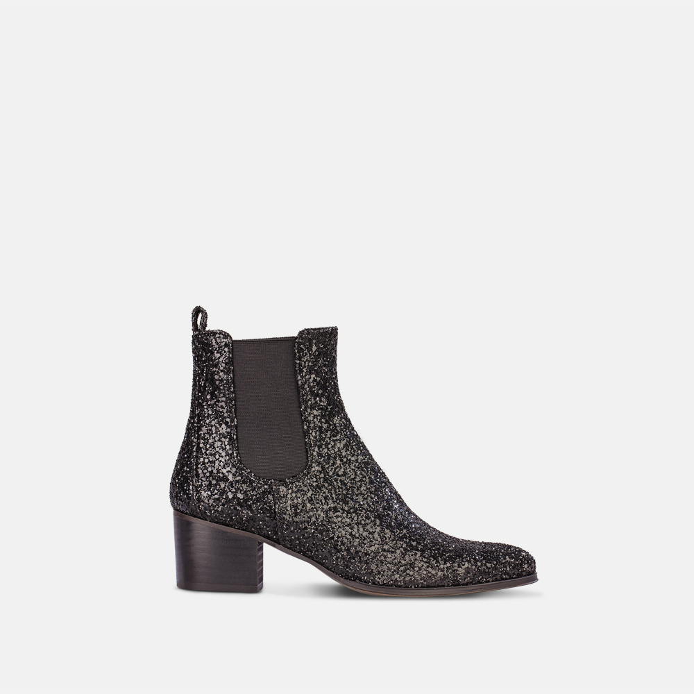 Carela Shoes